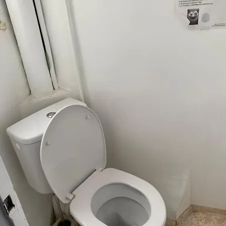 Apartman Renovated 16th District Experience *